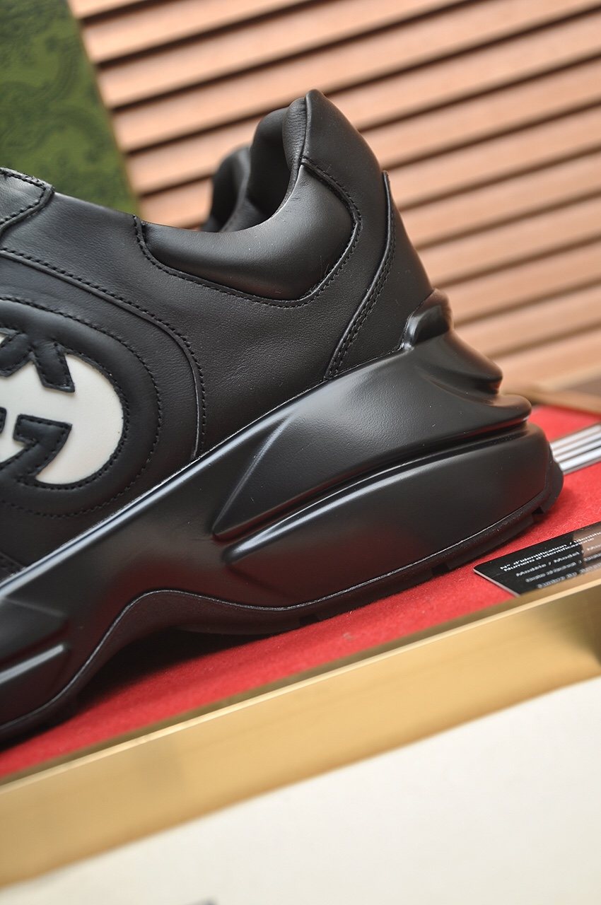 Gucci Black Logo Low-Top Sneakers