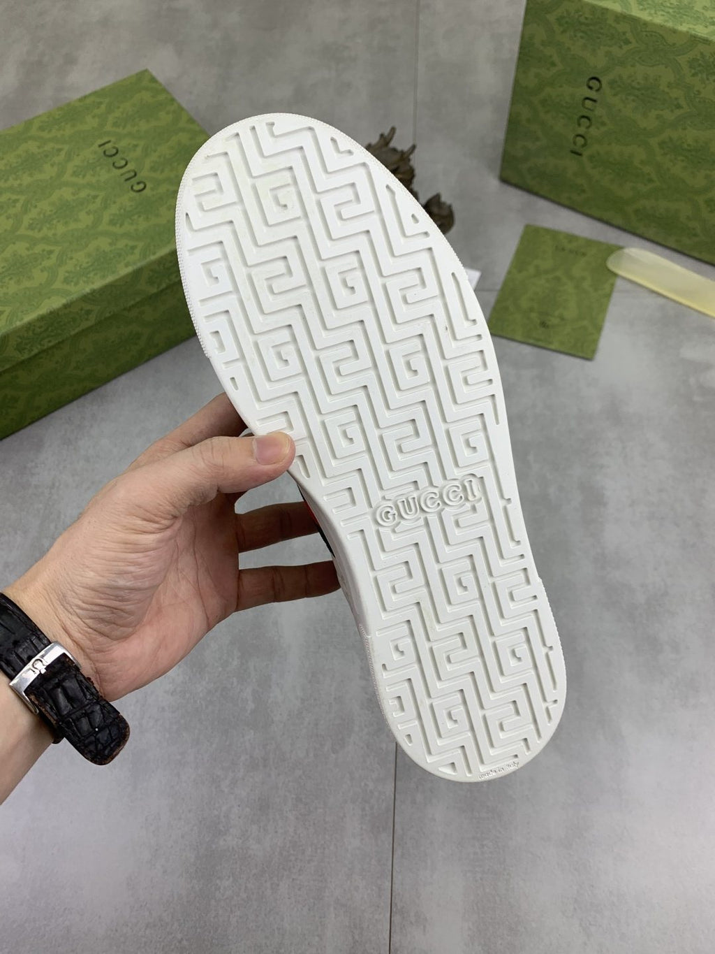 Gucci White Stripe Low-Top Sneakers