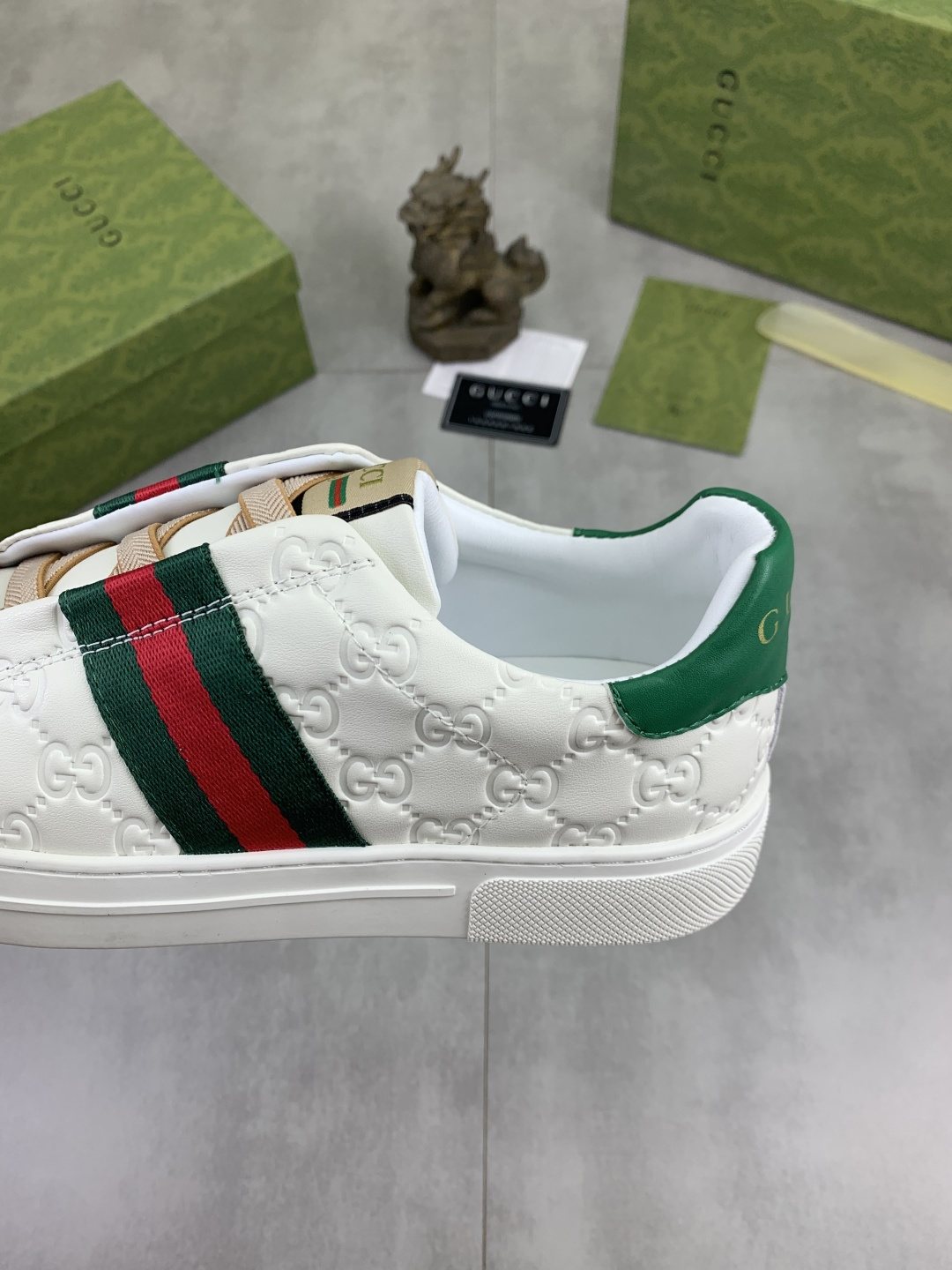 Gucci White Stripe Low-Top Sneakers