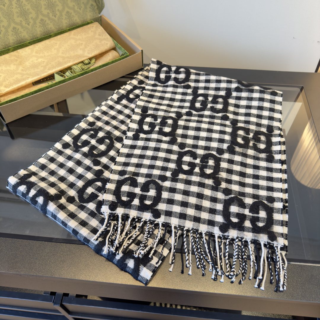 Gucci Check Fringed Scarf